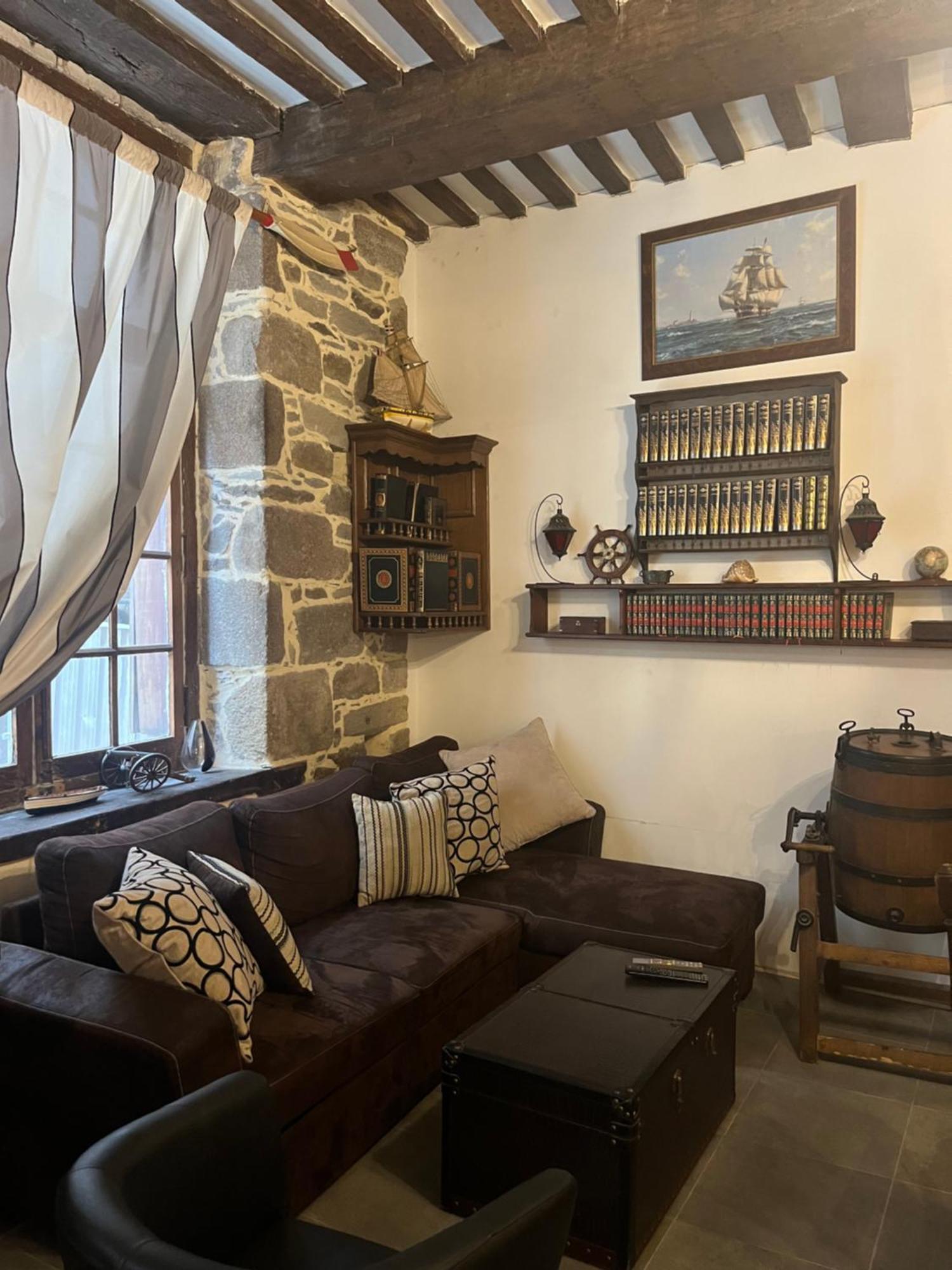 Le 1684 Apartment *